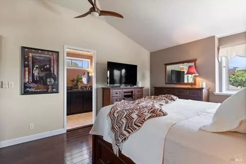 Bedroom - 556 Rose Dr, Benicia, CA 94510 photo 3 of 4