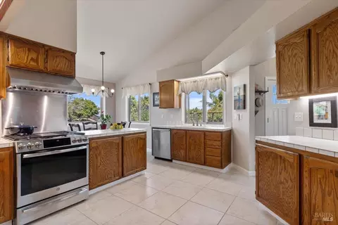 Kitchen - 556 Rose Dr, Benicia, CA 94510 photo 3 of 5