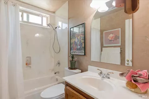 Bath - 556 Rose Dr, Benicia, CA 94510 photo 3 of 3