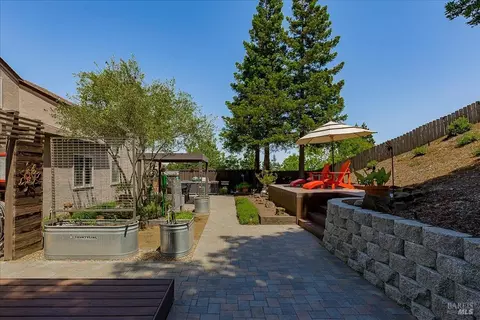 Exterior - 556 Rose Dr, Benicia, CA 94510 photo 19 of 35