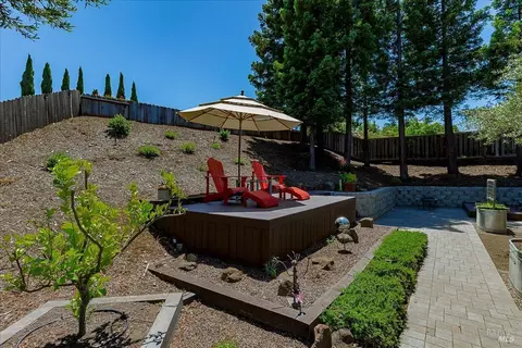 Exterior - 556 Rose Dr, Benicia, CA 94510 photo 10 of 35