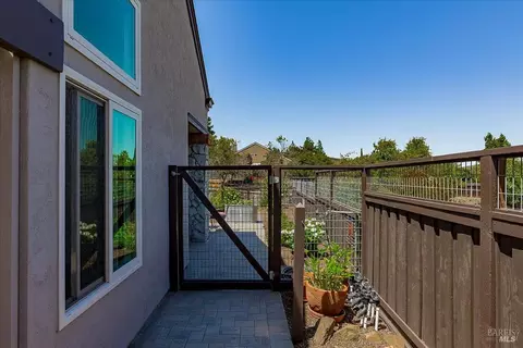 Exterior - 556 Rose Dr, Benicia, CA 94510 photo 3 of 35