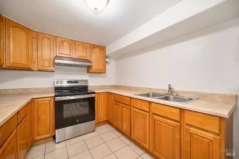 Kitchen - 209 Alhambra Ave, Vallejo, CA 94591 photo 6 of 7