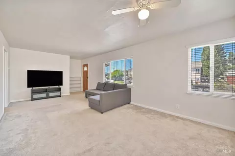 Living - 209 Alhambra Ave, Vallejo, CA 94591 photo 2 of 3