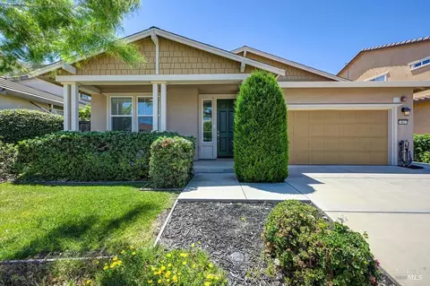 402 Crimson Cir, Vacaville, CA 95687