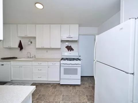 Kitchen - 1025 E Tennessee Ct, Fairfield, CA 94533 photo 3 of 5