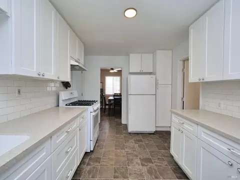 Kitchen - 1025 E Tennessee Ct, Fairfield, CA 94533 photo 2 of 5