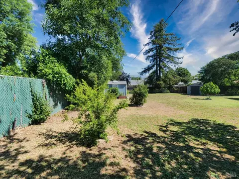 Exterior - 1025 E Tennessee Ct, Fairfield, CA 94533 photo 6 of 7