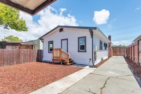 Exterior - 205 14th St, Vallejo, CA 94590 photo 2 of 4