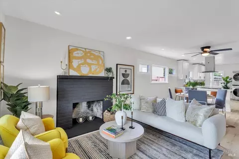 Living - 205 14th St, Vallejo, CA 94590 photo 1 of 2