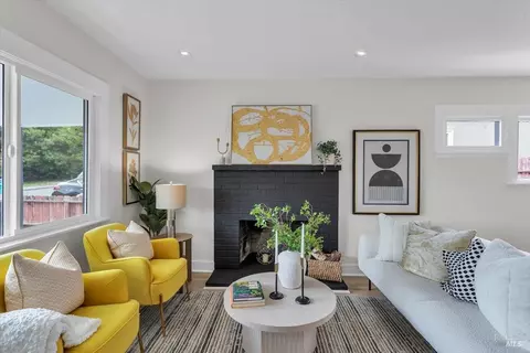 Living - 205 14th St, Vallejo, CA 94590 photo 2 of 2
