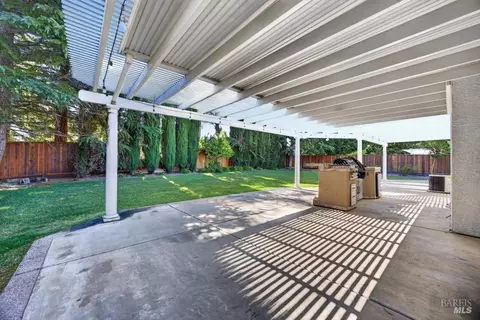 Exterior - 1650 Fulmor Dr, Dixon, CA 95620 photo 6 of 15