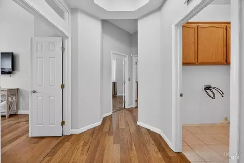 Entry Way - 1650 Fulmor Dr, Dixon, CA 95620 photo 3 of 4