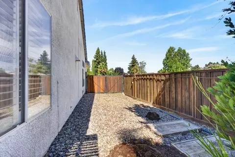Exterior - 1650 Fulmor Dr, Dixon, CA 95620 photo 8 of 15
