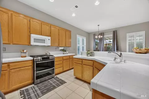 Kitchen - 1650 Fulmor Dr, Dixon, CA 95620 photo 2 of 6