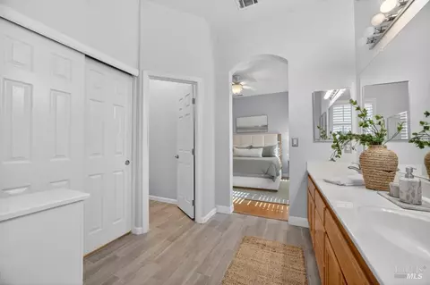 Entry Way - 1650 Fulmor Dr, Dixon, CA 95620 photo 4 of 4