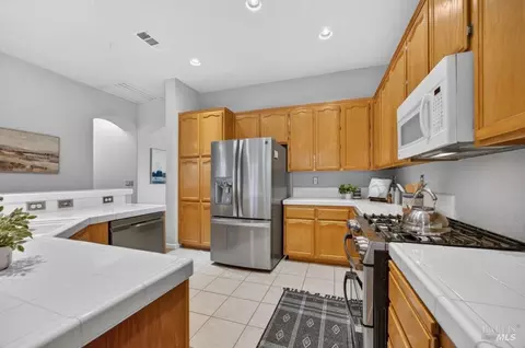 Kitchen - 1650 Fulmor Dr, Dixon, CA 95620 photo 4 of 6