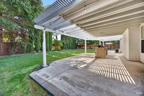 Exterior - 1650 Fulmor Dr, Dixon, CA 95620 photo 7 of 15