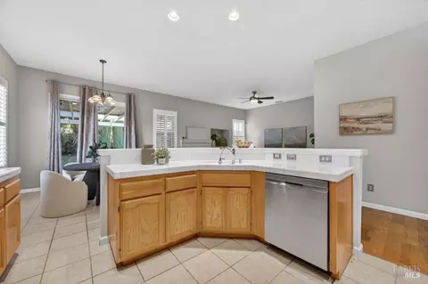 Kitchen - 1650 Fulmor Dr, Dixon, CA 95620 photo 3 of 6