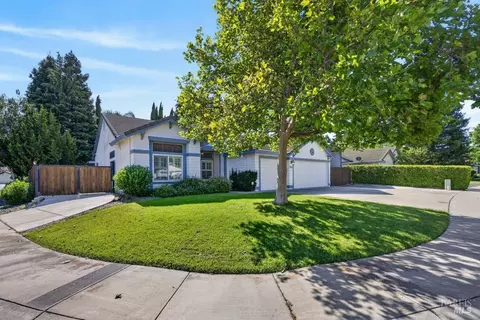 Exterior - 1650 Fulmor Dr, Dixon, CA 95620 photo 3 of 15