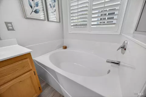 Bath - 1650 Fulmor Dr, Dixon, CA 95620 photo 6 of 6