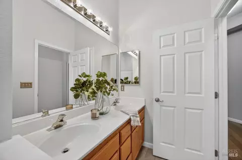 Bath - 1650 Fulmor Dr, Dixon, CA 95620 photo 3 of 6