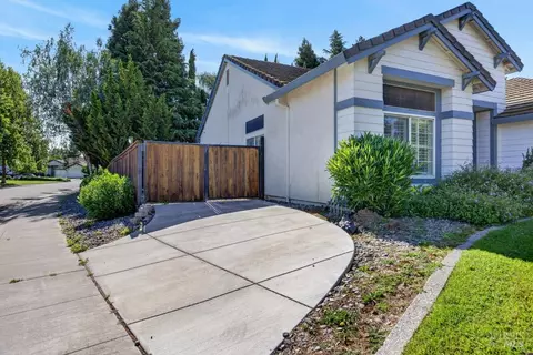 Exterior - 1650 Fulmor Dr, Dixon, CA 95620 photo 4 of 15