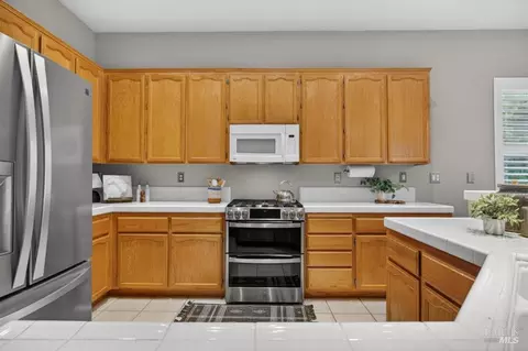 Kitchen - 1650 Fulmor Dr, Dixon, CA 95620 photo 6 of 6