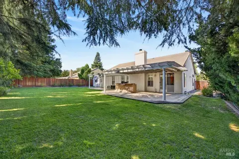 Exterior - 1650 Fulmor Dr, Dixon, CA 95620 photo 5 of 15