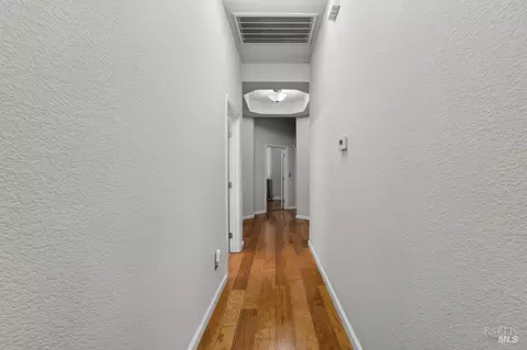 Entry Way - 1650 Fulmor Dr, Dixon, CA 95620 photo 2 of 4
