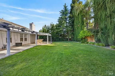Exterior - 1650 Fulmor Dr, Dixon, CA 95620 photo 12 of 15