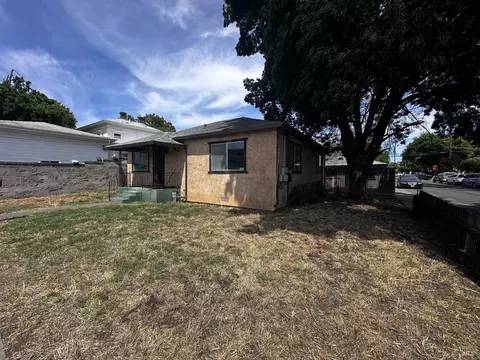 912 School St, Suisun City, CA 94585