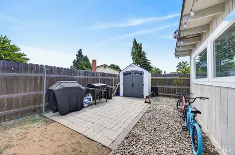 Exterior - 2300 Flicker Ln, Fairfield, CA 94533 photo 4 of 4