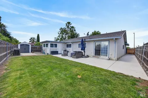 Exterior - 2300 Flicker Ln, Fairfield, CA 94533 photo 2 of 4