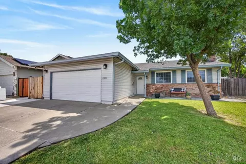 2300 Flicker Ln, Fairfield, CA 94533