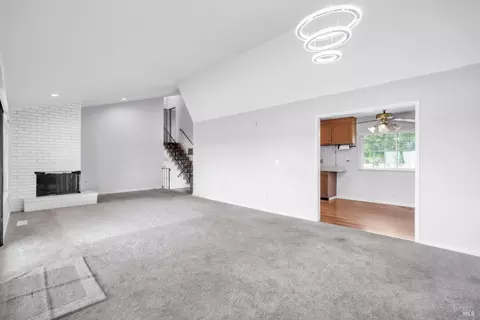 Living - 125 Skyway Dr, Vallejo, CA 94591 photo 2 of 4