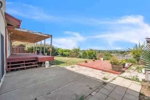 Exterior - 125 Skyway Dr, Vallejo, CA 94591 photo 5 of 8