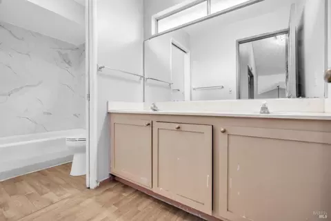 Bath - 125 Skyway Dr, Vallejo, CA 94591 photo 2 of 2