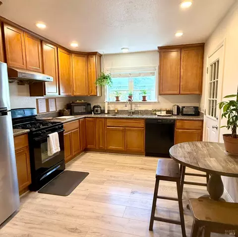 18 Halliday St, Vallejo, CA 94590 photo 4