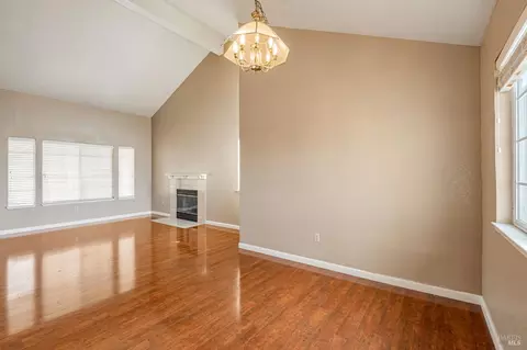 Living - 358 Brighton Dr, Vallejo, CA 94591 photo 4 of 5