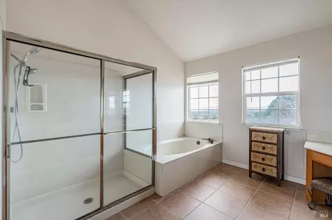 Bath - 358 Brighton Dr, Vallejo, CA 94591 photo 4 of 7