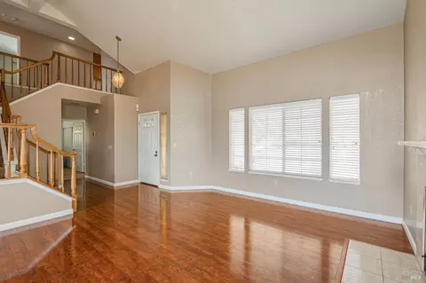 Living - 358 Brighton Dr, Vallejo, CA 94591 photo 2 of 5