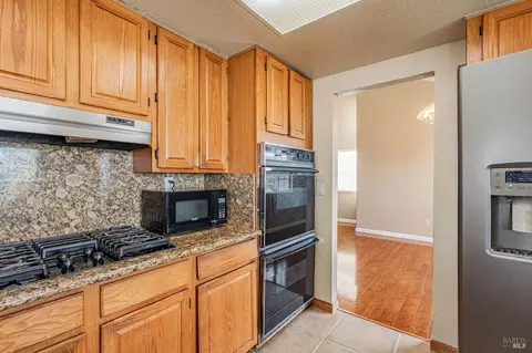 Kitchen - 358 Brighton Dr, Vallejo, CA 94591 photo 2 of 4
