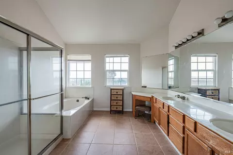 Bath - 358 Brighton Dr, Vallejo, CA 94591 photo 3 of 7
