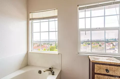 Bath - 358 Brighton Dr, Vallejo, CA 94591 photo 7 of 7