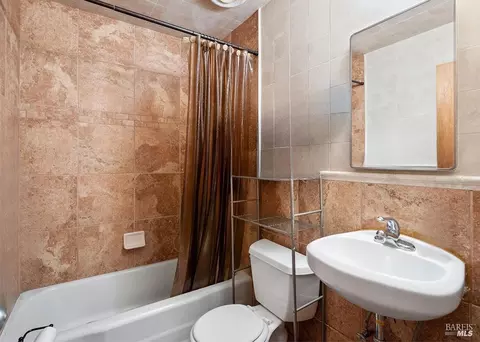 Bath - 715 Drake Ave, Sausalito, CA 94965 photo 1 of 1