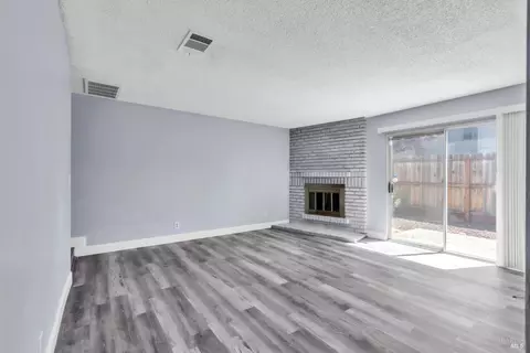 Living - 2874 Sunshine Cir, Fairfield, CA 94533 photo 6 of 6