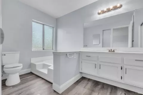 Bath - 2874 Sunshine Cir, Fairfield, CA 94533 photo 3 of 3