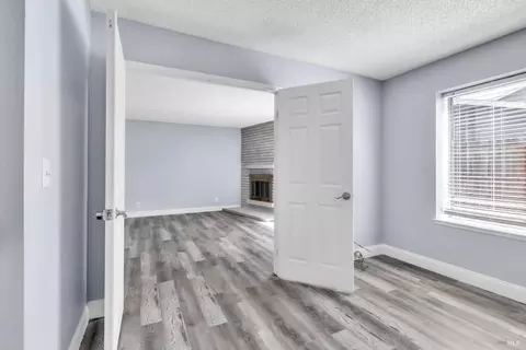 Living - 2874 Sunshine Cir, Fairfield, CA 94533 photo 5 of 6
