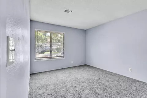 Bedroom - 2874 Sunshine Cir, Fairfield, CA 94533 photo 8 of 9